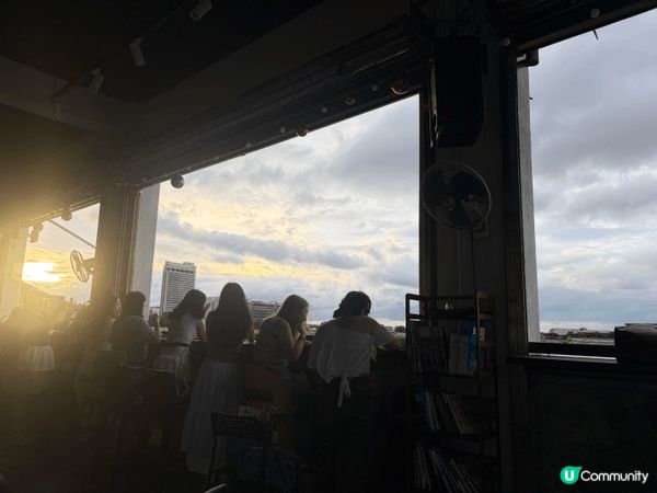 喺東涌碼頭一間Cafe，有自助coffee，價錢隨心付款，隨...