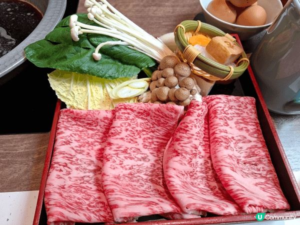 博多壽喜燒，係博多站8樓。如l下午2點前係晚餐價錢半價。牛肉...