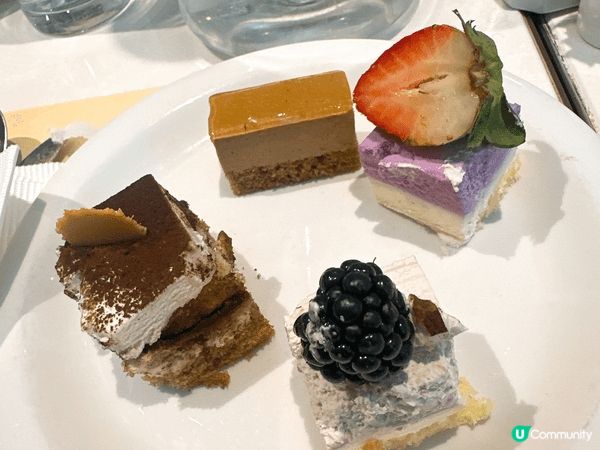 今次特登揀咗尖沙咀百樂酒店「Park Café」嘅中午自助餐...