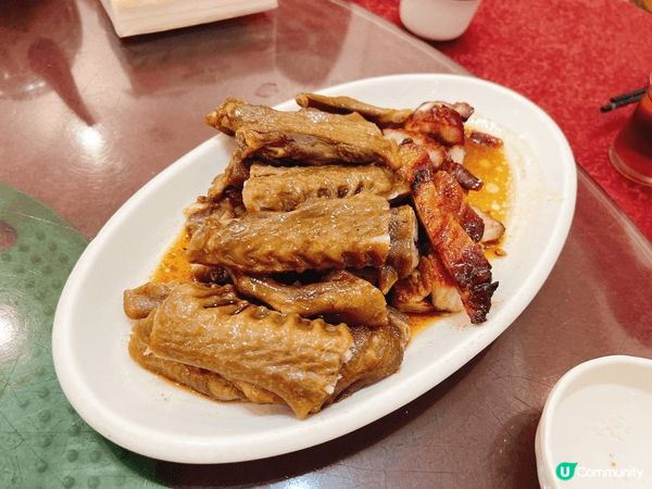 美食推介：叉燒&鵝掌翼，牛仔骨，燒鵝。十分好味，推介大家都試...