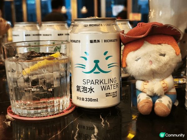觀塘新商場The Angel嘅貓員外，係喺鬧市中，非常方便。