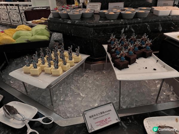 迪士尼酒店的自助餐，必食其精美甜品，見到已開心，連Wasab...