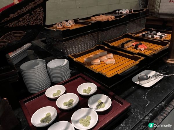 迪士尼酒店的自助餐，必食其精美甜品，見到已開心，連Wasab...