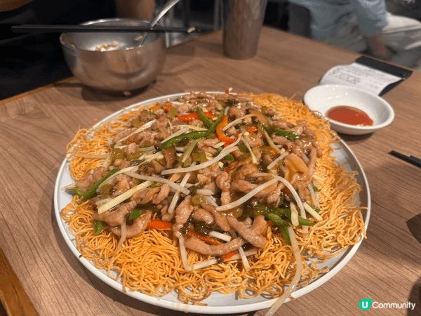 灣仔美麗小廚，煲仔飯勁出色，可以一下就𢳂到飯焦，脆脆既，食唔...