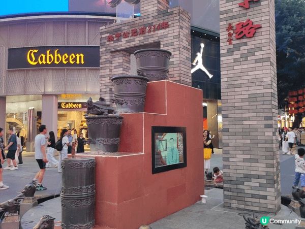 廣州大佛寺坐落於越秀區繁華的北京路商業區，殿內供奉著三尊莊嚴...