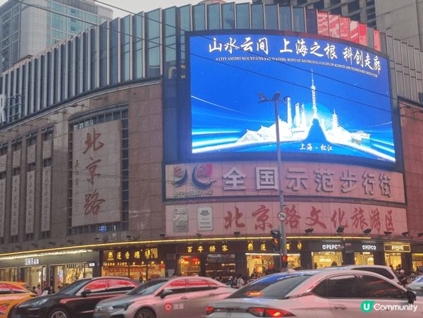 廣州大佛寺坐落於越秀區繁華的北京路商業區，殿內供奉著三尊莊嚴...