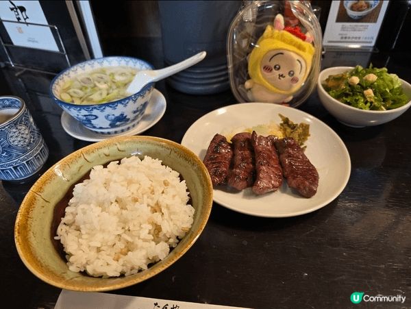 仙台自由行：烤牛舌定食：仙台名物，一整盤厚切牛舌、白飯、牛尾...