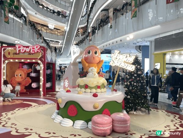 最近旺角Moko為慶祝今個聖誕，以星星人為主題，中庭放置咗多...