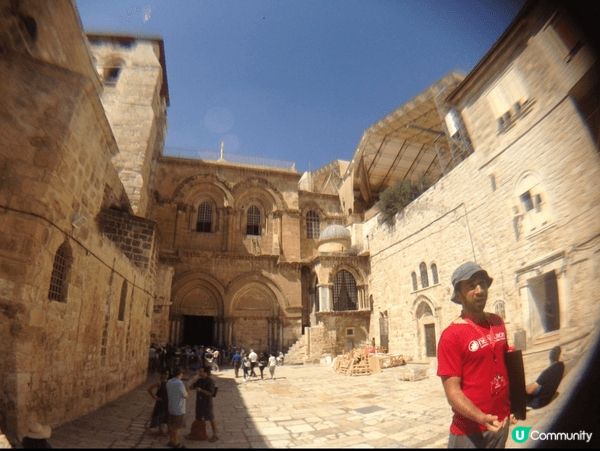 走進聖墓教堂，香煙繚繞，朝聖者虔誠祈禱，歷史氣息撲面而來。親...