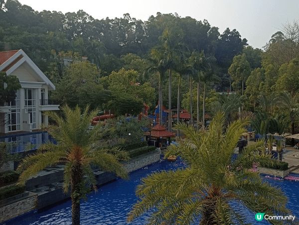 三正溫泉游泳池。深圳東門地標。兩個地方都有好多香港人到來打卡...