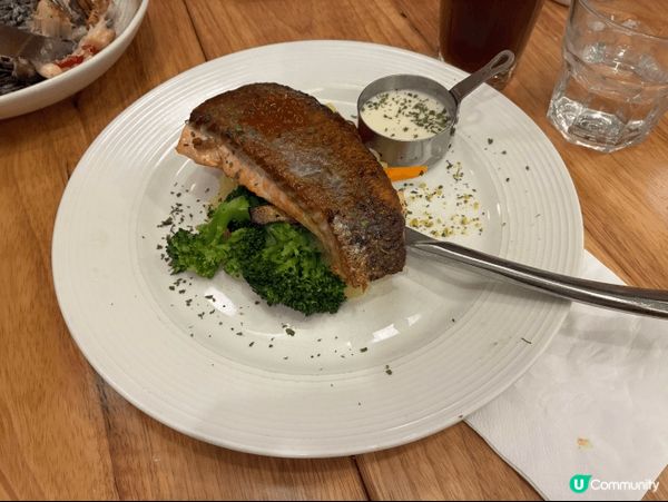 跟同事打羽毛球，完後到荷里活商場吃晚飯，WM餐廳算是不錯的了...