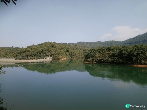河背水塘是香港元朗八鄉一個風景優美、被群山環抱的灌溉水塘，以...