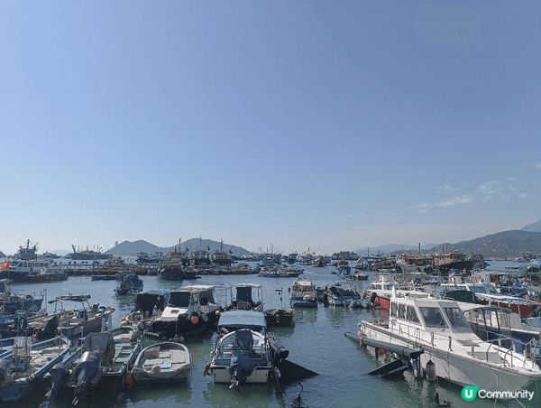 長洲是香港著名離島，融合漁村風情與度假氣息，可在沙灘漫步、登...