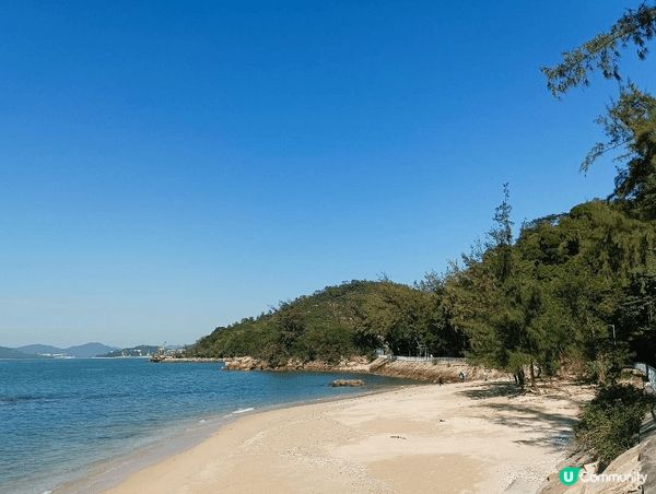 長洲是香港著名離島，融合漁村風情與度假氣息，可在沙灘漫步、登...