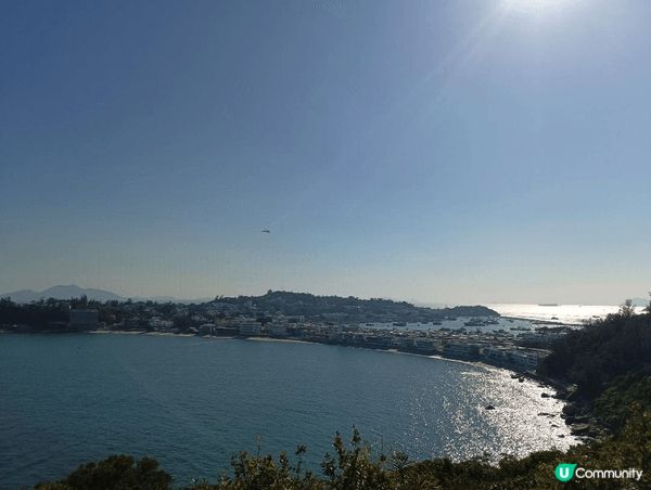 長洲是香港著名離島，融合漁村風情與度假氣息，可在沙灘漫步、登...