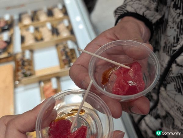 位於中環的魚屋，客人可以親眼目睹日藉水產專家操刀表演吞拿魚解...