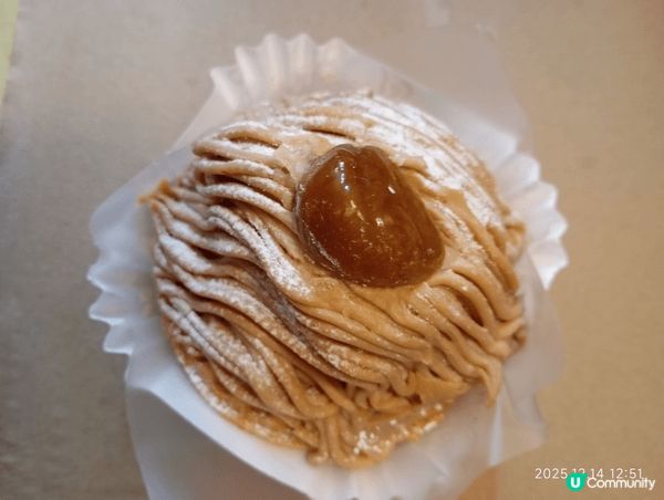 我最喜歡食栗子,所以栗子撻是我的最愛,美心流心月餅是我第一次...