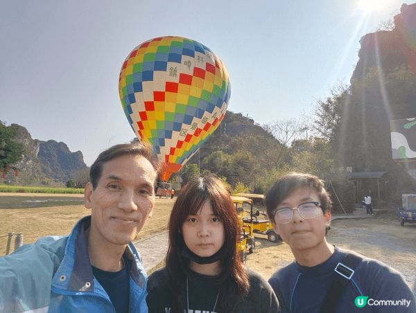 遊覽清遠峯林曉鎮，風和日麗，園內租自駕車欣賞風景影相及拍照。...