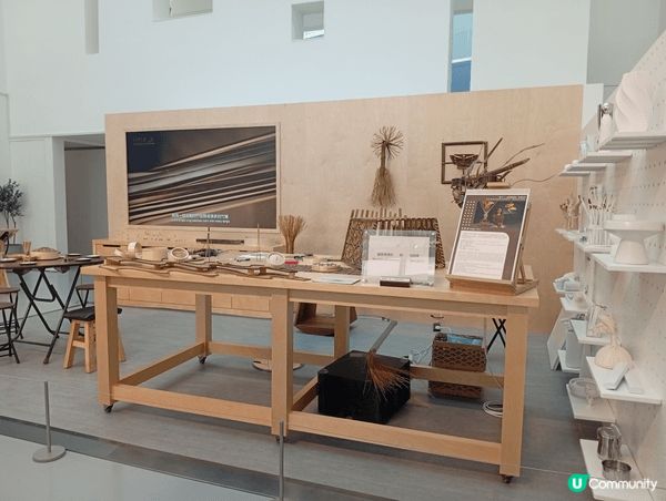 這是香港藝術館的展覽活動，有各式藝術導賞及裝置藝術，帶我們親...