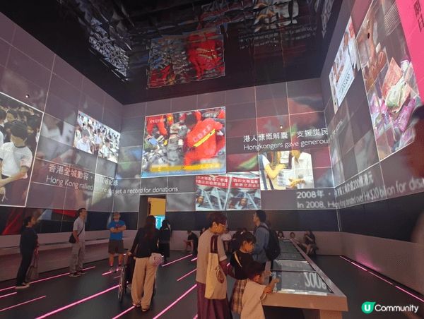 這是香港歷史博物館，位於九龍尖沙咀東部，是一座綜合性現代化博...