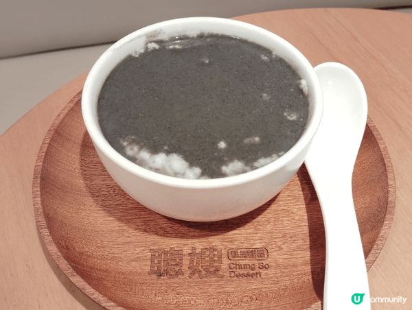 在黃埔花園9期的聰嫂私房甜品，叫了4款甜品：士多啤梨冰豆腐花...