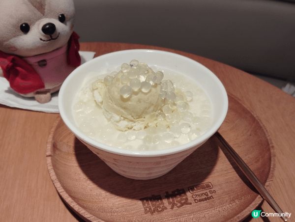 在黃埔花園9期的聰嫂私房甜品，叫了4款甜品：士多啤梨冰豆腐花...