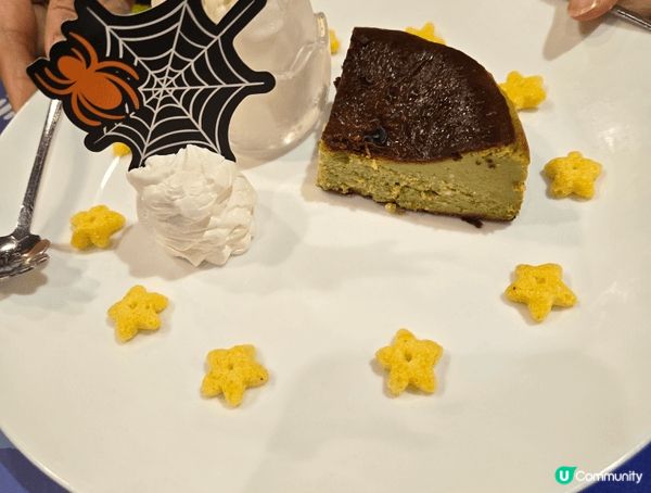 山下果子，以三眼仔作主題，蛋糕及食物賣相有趣，蛋糕甜品也很美...