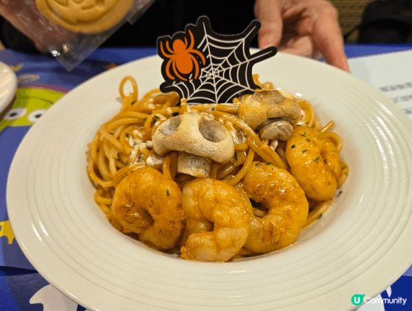 山下果子，以三眼仔作主題，蛋糕及食物賣相有趣，蛋糕甜品也很美...