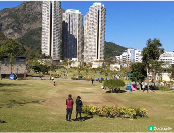 香港康得思酒店適合bb游水初次體驗, 佐敦谷公園適合爬行。