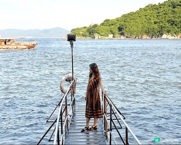 📸 我嘅夏日打卡相一定係去咗西環泳棚！黃昏時分，海面被夕陽染...