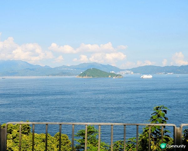 📸 我嘅夏日打卡相一定係去咗西環泳棚！黃昏時分，海面被夕陽染...
