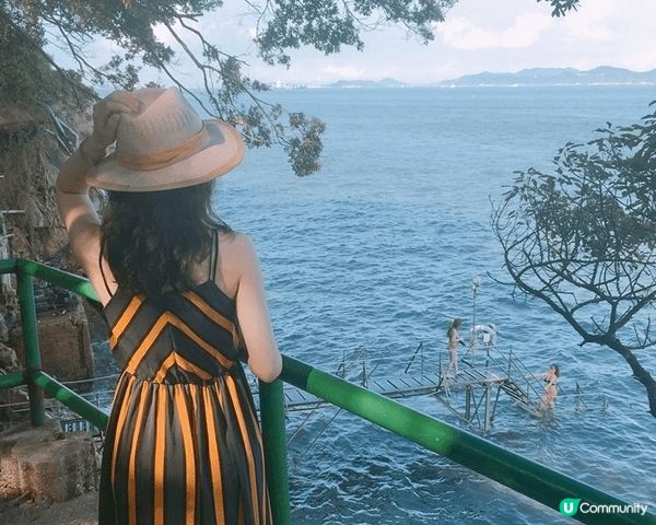 📸 我嘅夏日打卡相一定係去咗西環泳棚！黃昏時分，海面被夕陽染...