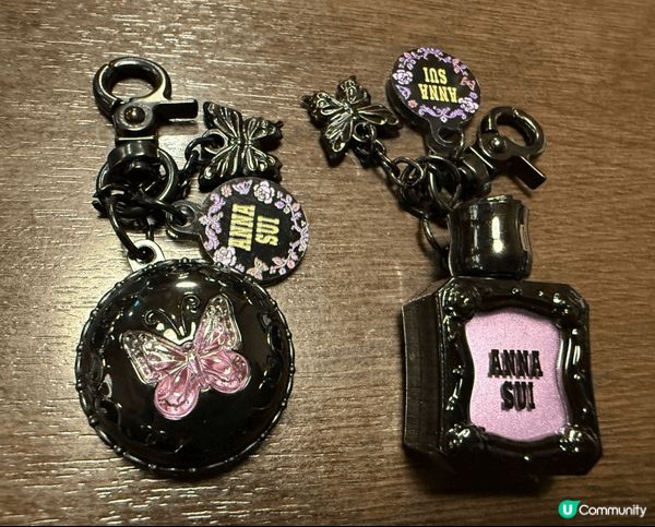 喺日本經過扭蛋店，見到一個勁靚嘅Anna sui 唇膏匙扣，...