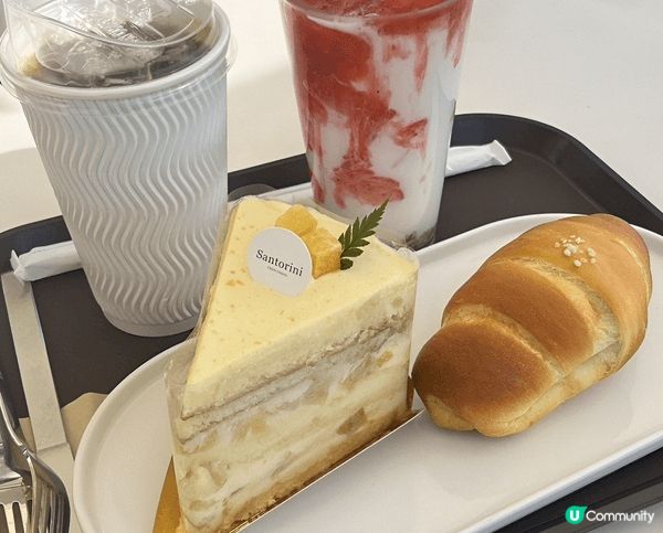 春川唔只春川辣雞出名，仲有間充滿希臘風嘅cafe，吸引好多人...