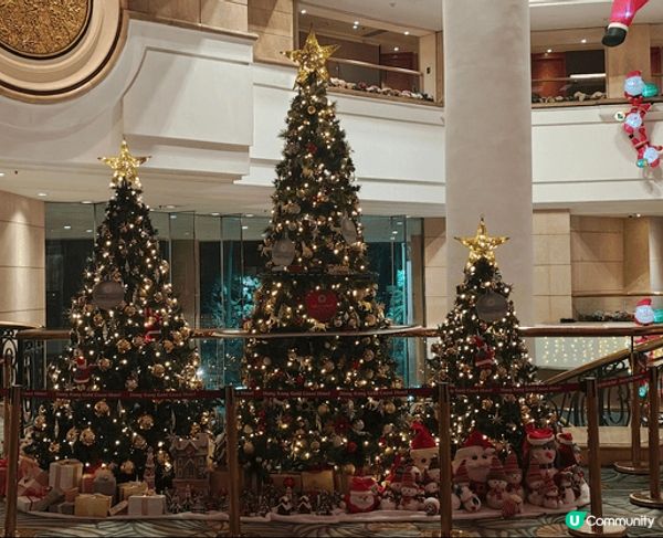 屯門黃金海岸，酒店同市集有好多聖誕佈置，無論室內室外都好有節...