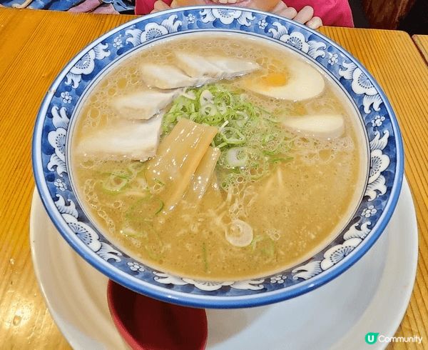 心齋橋有間好出名嘅柚子雞肉湯拉麵，湯頭清新，有濃濃嘅柚子香味...