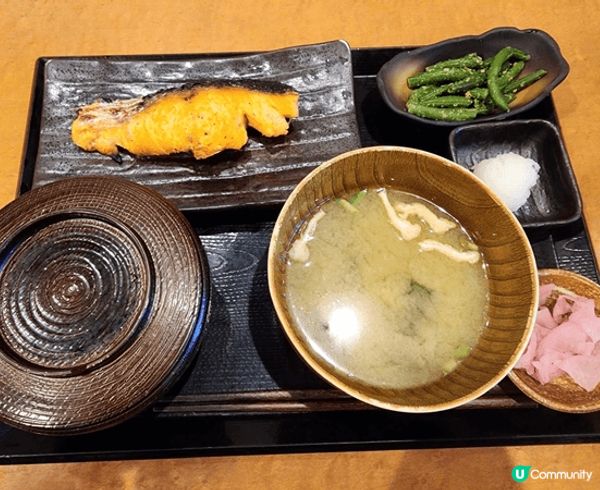 心齋橋有間好出名嘅柚子雞肉湯拉麵，湯頭清新，有濃濃嘅柚子香味...