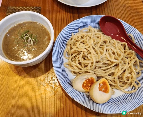心齋橋有間好出名嘅柚子雞肉湯拉麵，湯頭清新，有濃濃嘅柚子香味...