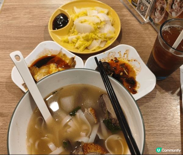 這是譚仔米線早前推出的冬瓜冬菇烤鴨陳皮湯河粉。河粉入味易消化...