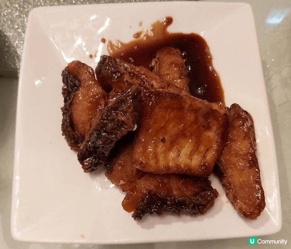 松子魚，片皮鴨，燻魚係我家團年飯必食的菜色，惹味可口，年年有...