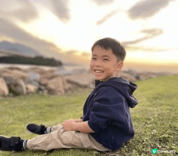 太平山頂，搭山頂纜車上山，睇全香港最靚維港景色。黃昏去最浪漫...