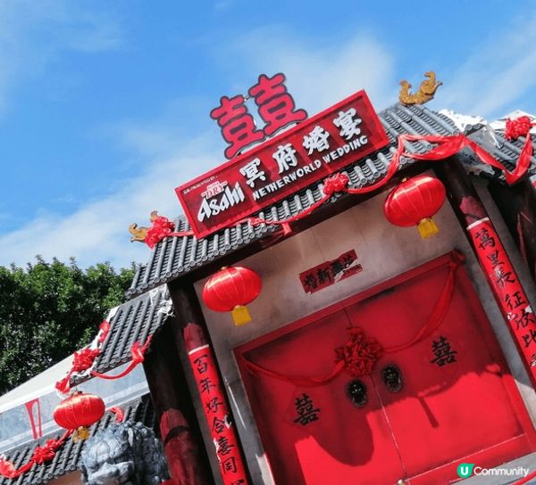 照片展示了香港海洋公園「哈囉喂全園祭」的特色景點與表演舞台。...