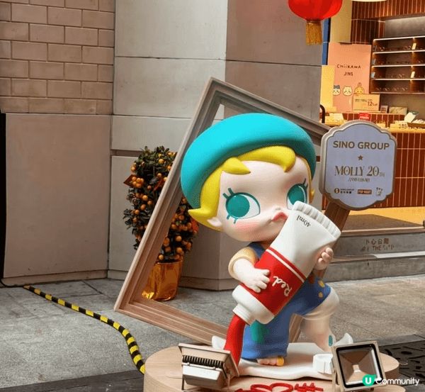 一到新年，就覺得利東街個氣氛特別唔同，一出港鐵站就聽到人群笑...