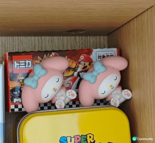 這張照片中是Sanrio的「醜魚」（Hangyodon）扭蛋...