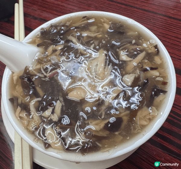 天氣凍，不如去食吓蛇羹，廟街有一間蛇王新，蛇羹好好味，臘味飯...