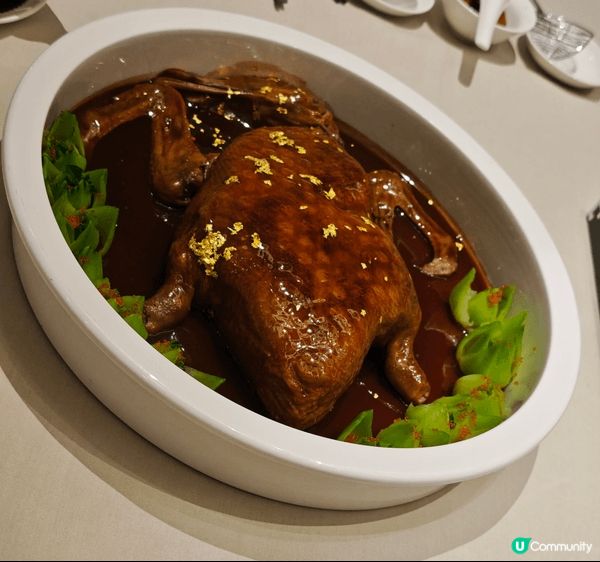 公司在帝苑酒店的東來順聚餐，菜式有紅燒八寶鴨，內裡的糯米飯軟...