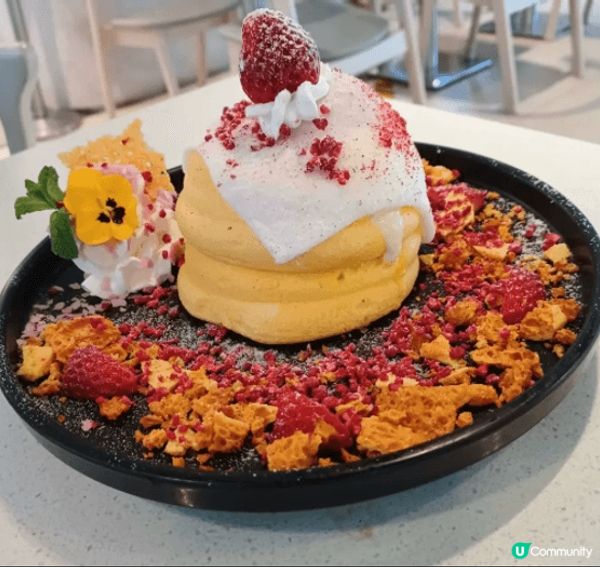 📍 餐廳 HeSheEat 位於港鐵站附近，交通便利，以精緻...