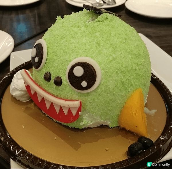 美心西餅的恐龍bb蛋糕，每吃一口，恐龍bb的樣子都會變得十分...