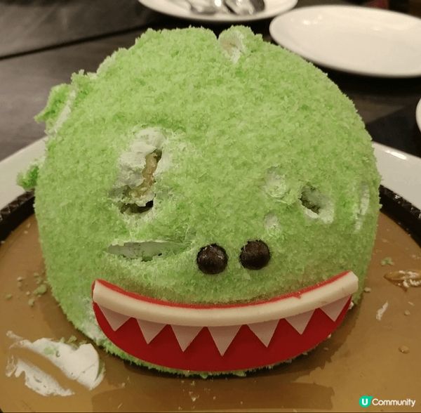 美心西餅的恐龍bb蛋糕，每吃一口，恐龍bb的樣子都會變得十分...