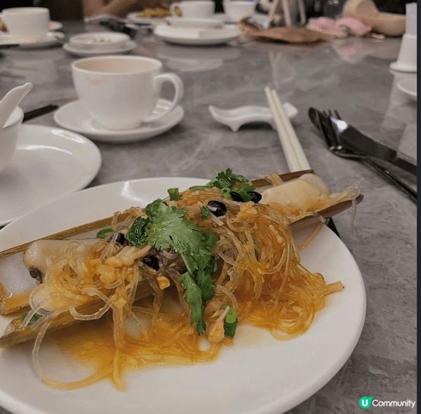 呢到係三門仔皇朝明珠，呢幾款係黃金豆腐、咕嚕肉同粉絲聖子，餐...